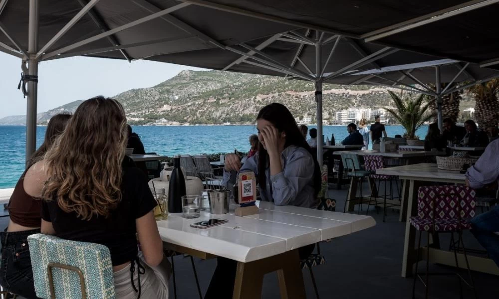 Μετά από μήνες σιωπής επιστρέφει σήμερα η μουσική στην εστίαση